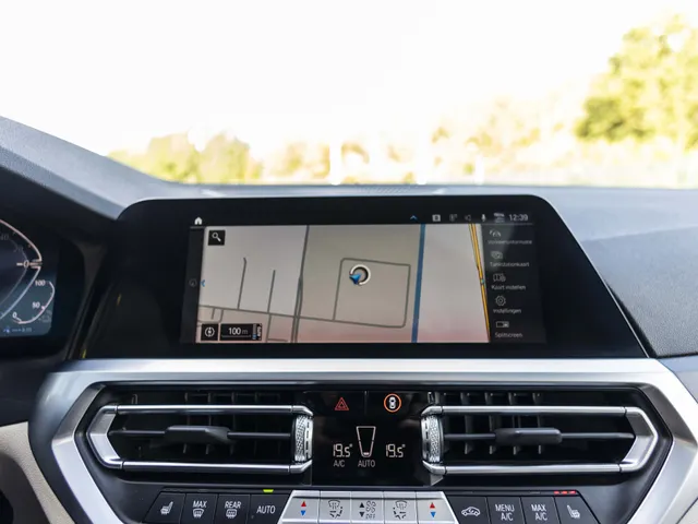 BMW 3 Serie Touring 330e Business Edition Plus M-Pakket  / Pano dak