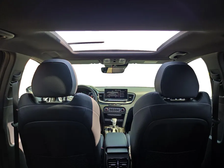 Kia Ceed 1.5 T-GDi GT-PlusLine Automaat | 140 PK | Schuif-kanteldak | JBL | Elektr. verstelbare bestuurdersstoel met geheugenfunctie |  18' lichtmetalen velgen | Dodehoek detectie  | Metallic lak | Fabrieksgarantie t/m 8-4-2032 + 3x 1 jaar*  | NAP