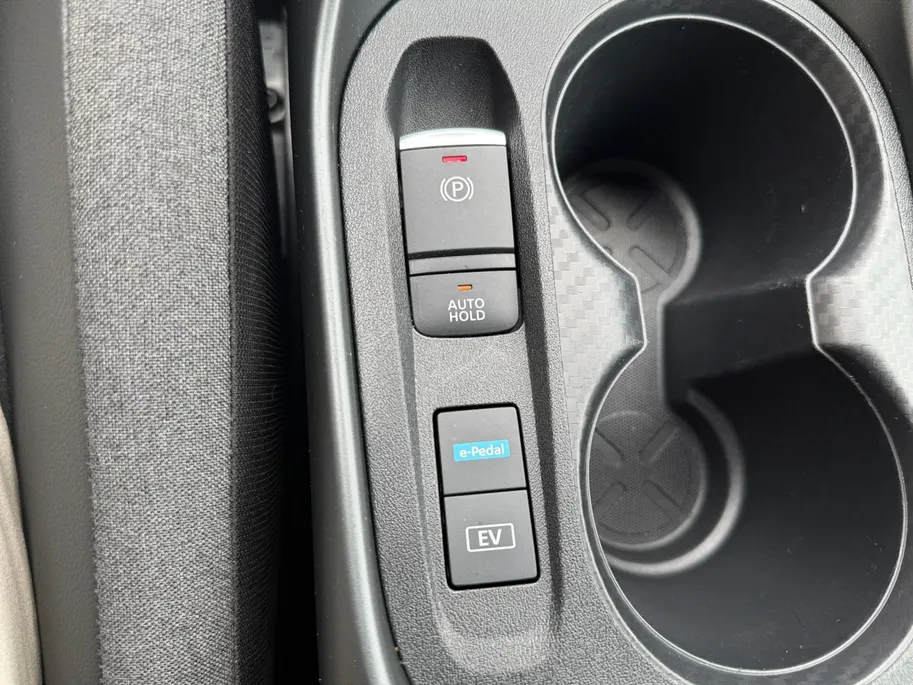 Nissan Juke 1.6 Hybrid N-Connecta Lichtmetalen velgen | Navigatie | Apple Carplay/ Android Auto | Achteruitrijcamera | Climate Control | Parkeersensoren voor & achter |