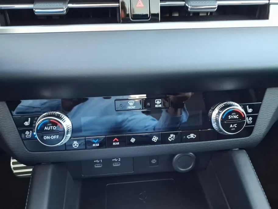Mitsubishi Outlander PHEV Instyle Nu 5.000,- euro Korting 8 jaar Garantie. m26