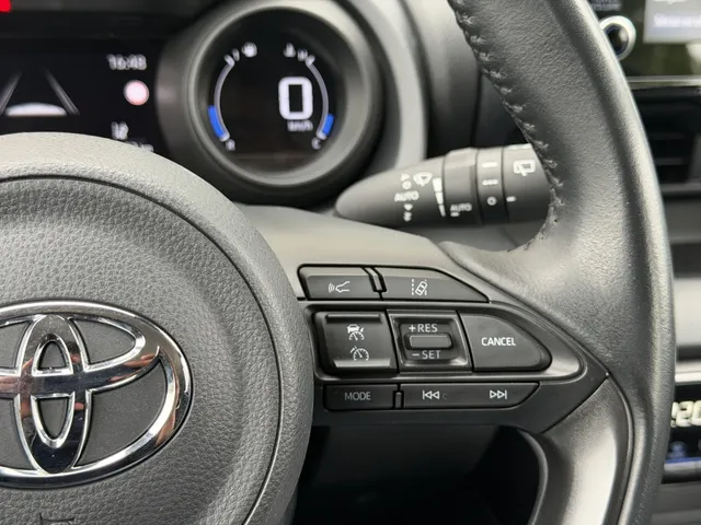 Toyota Yaris 1.5 Hybrid Dynamic | Keyless | Camera | Adapt. Cruise VERKOCHT