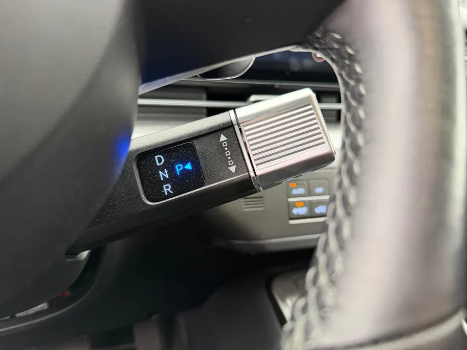 Hyundai Kona 1.6 GDI HEV Comfort Smart 19'' velgen Incl. resterend fabrieksgarantie! Zeer mooie uitvoering! ALS NIEUW!!