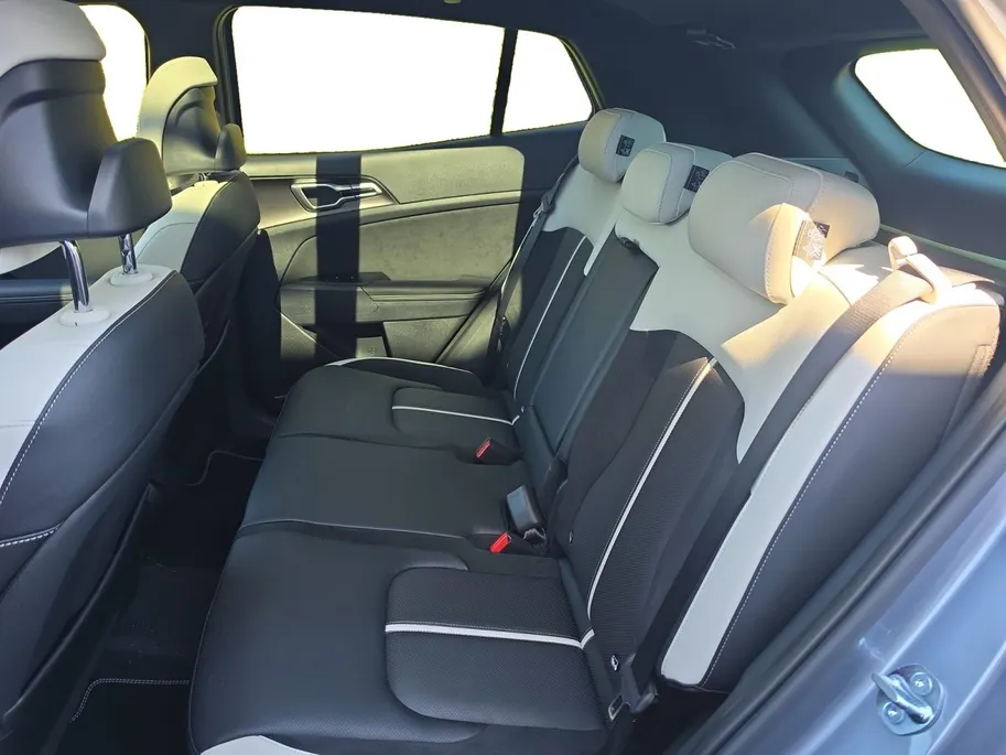 Kia Sportage 1.6 T-GDi Hybrid GT-PlusLine | Schuif/kanteldak | Lederen bekleding | 360 Graden camera | Head up display | Elektrische achterklep | Elektrische stoel verstelling met geheugen | Stoel verwarming + ventilatie voor | Dodehoek camera | Draadloze oplader | Ad
