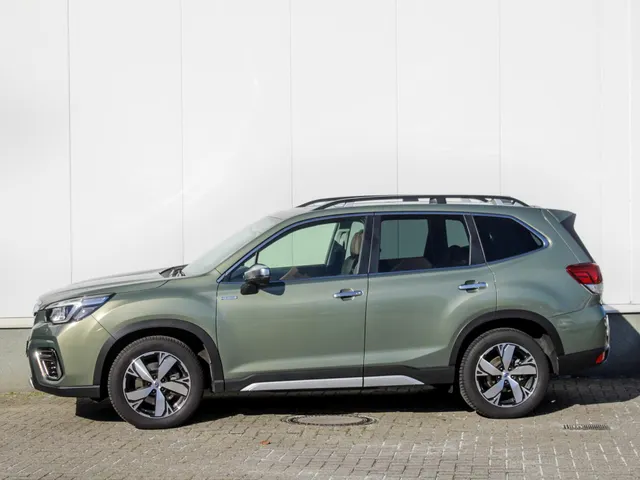 Subaru Forester 2.0i e-BOXER First Edition Automaat | Navi | Adap. Cruise | Leder | Schuifdak