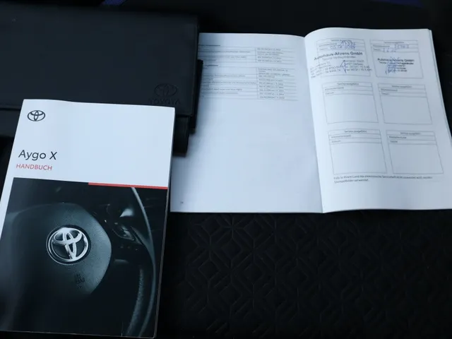 Toyota Aygo X 1.0 CVT Pulse Bi-tone Automaat | AllSeasons | Stoelverwarming