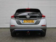 Nissan Leaf Tekna 40 kWh | Trekhaak | Stuur-/stoelverwarming | 360 Camera | LED | Dodehoek detectie | Cruise adapt. | 17' LM | Half leer/stof | Navi |
