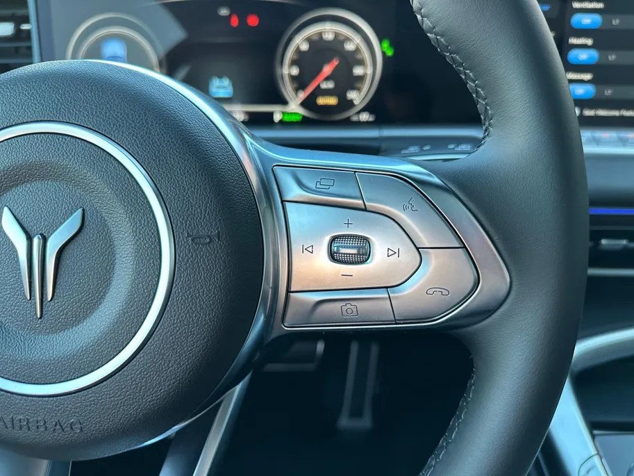 Voyah Free Flagship Edition 4WD 106 kWh |Full Option|500 km rijbereik|Luchtvering|Stoelkoeling, -verwarming en -massage|Uit voorraad leverbaar|Blackline exterieur & interieur|