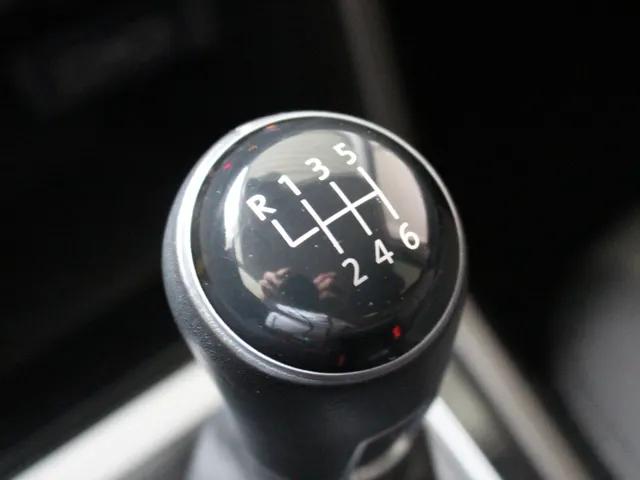 Volkswagen T-Roc 1.5 TSI Style Navigatie | Inklapbare spiegels | Climate Control | Privacy Glass