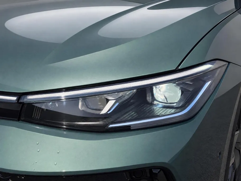 Volkswagen Passat Variant 1.5eHybrid 272PK R-Line Black Style Plus · Leder · Harman Kardon · Trekhaak ·  Alcantara hemelbekleding · 360°Camera + Parkeersensoren · Garantie t/m 21-01-2031 of 100.000km