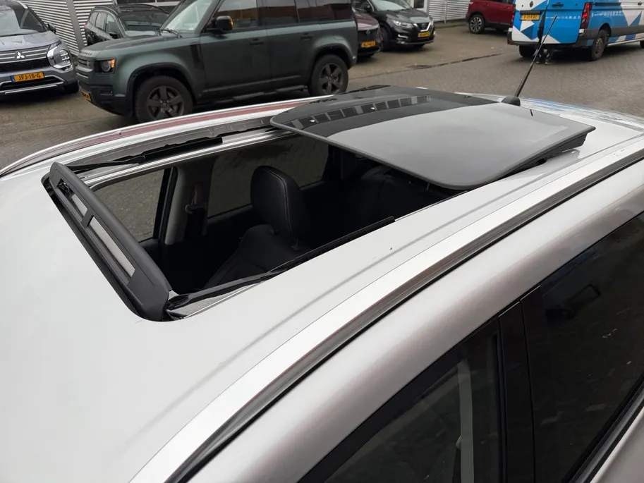 Suzuki Vitara 1.5 Hybrid Style 116PK AUTOMAAT | Parkeer sensoren| Metallic lak| 4 seizoen banden| Camera| Schuif en kanteldak| Navigatie| Stoel verwarming| Adaptieve cruise control