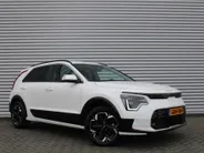 Kia Niro EV Edition Advanced 64.8 kWh | Stuur-/stoelverwarming | Elektr. stoelverstelling | Camera | Cruise adapt. | 17'LM | Clima | 17% bijtelling |