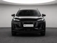 Audi Q6 e-tron S edition 83 kWh 252 PK · Glazen panoramadak · Trekhaak elek. wegklapbaar · S line zwart leder-kunstlederen bekleding