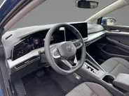 Volkswagen Golf 1.5 eHybrid Life Edition Panoramadak · Achteruitrijcamera · Draadloze telefoonlader · Stuur- & Stoelverwarming