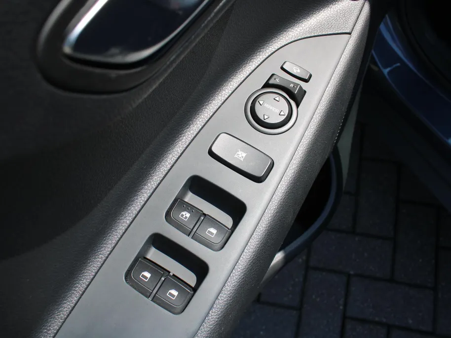 Kia Stonic 1.0 T-GDi MHEV DynamicPlusLine | Stuur-/stoelverwarming | Camera | Cruise adapt. | Clima | LED | Navi | 16' LM | Automaat |