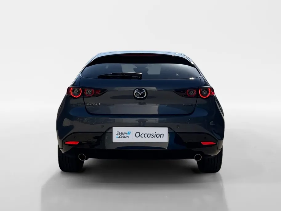 Mazda 3 2.0 e-SkyActiv-G M Hybrid 122 Comfort met Bose | Apple Carplay / Android Auto | Navigatiesysteem | Licht + Regensensor | Elektrisch Verstelbare Bestuurderstoel  | Stoel + Stuurverwarming | Parkeersensoren Voor + Achter | Camera Achter | 18'Lichtmetalen ve
