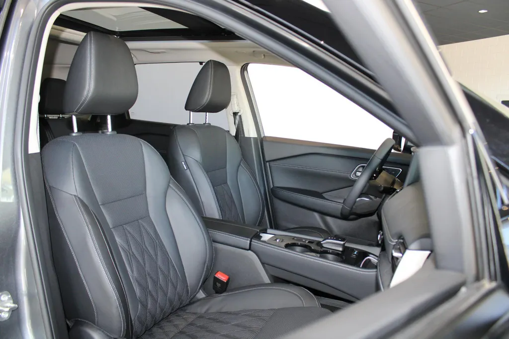 Nissan X-Trail 1.5 e-Power Tekna Plus | Naviagtie| 360grd camera| Pdc voor en achter| Climate controle 3 zones| Stoel-, stuur- en voorruit verwarming| Lederen bekleding| 19inch Wielen| Stoel geheugen|