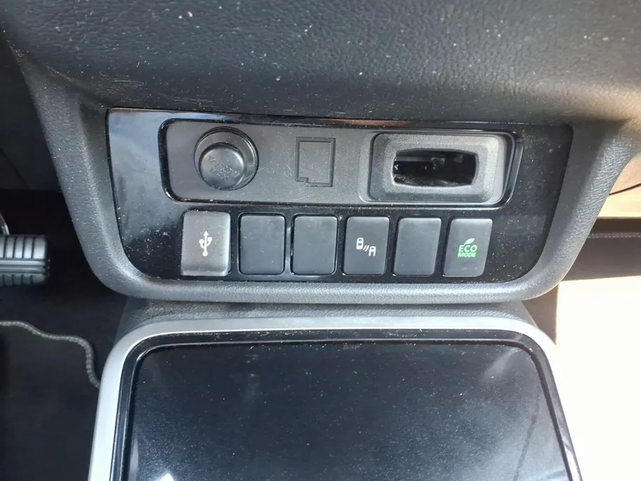Mitsubishi Outlander 2.4 PHEV Pure Automaat | Airco/Ecc | Android/Apple carplay | Trekhak | PDC/Camera | Stoel verwaring | 1 jaar garantie