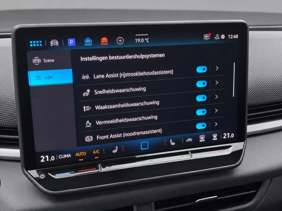 Volkswagen T-Roc 1.5 eTSI 150pk DSG R-Line First Edition · Camera · Apple/Android Car Play · Elek. Achterklep · Matrix LED · Stoel-& Stuurverwarming · 18'' Inch ·