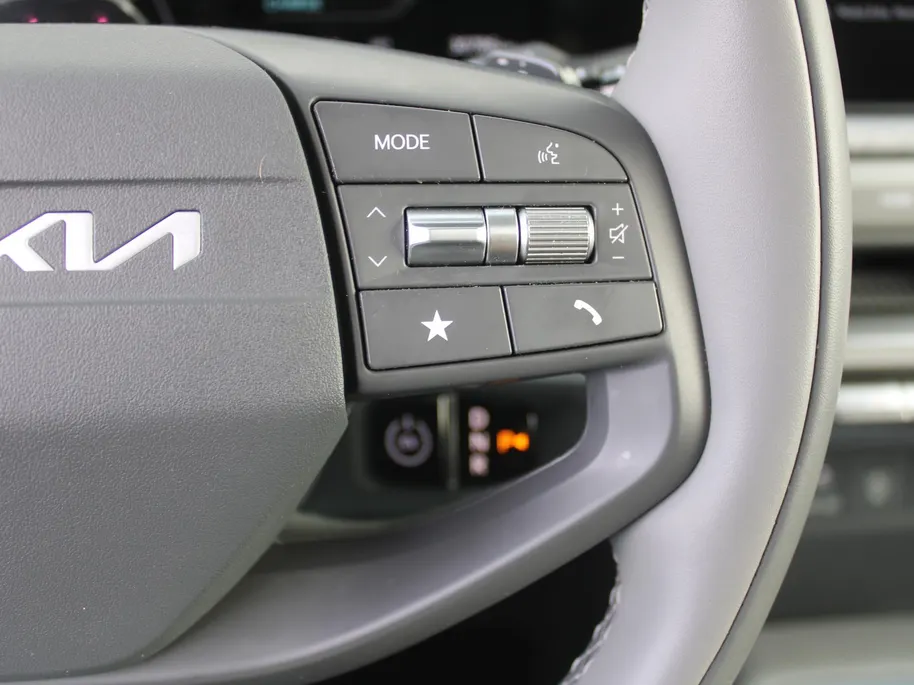 Kia EV3 Plus Advanced 81.4 kWh | Stuur/stoelverwarming | Schuifdak | Camera | Elek. stoelverstelling | 19' LM | Dodehoek detectie | Clima | LED |