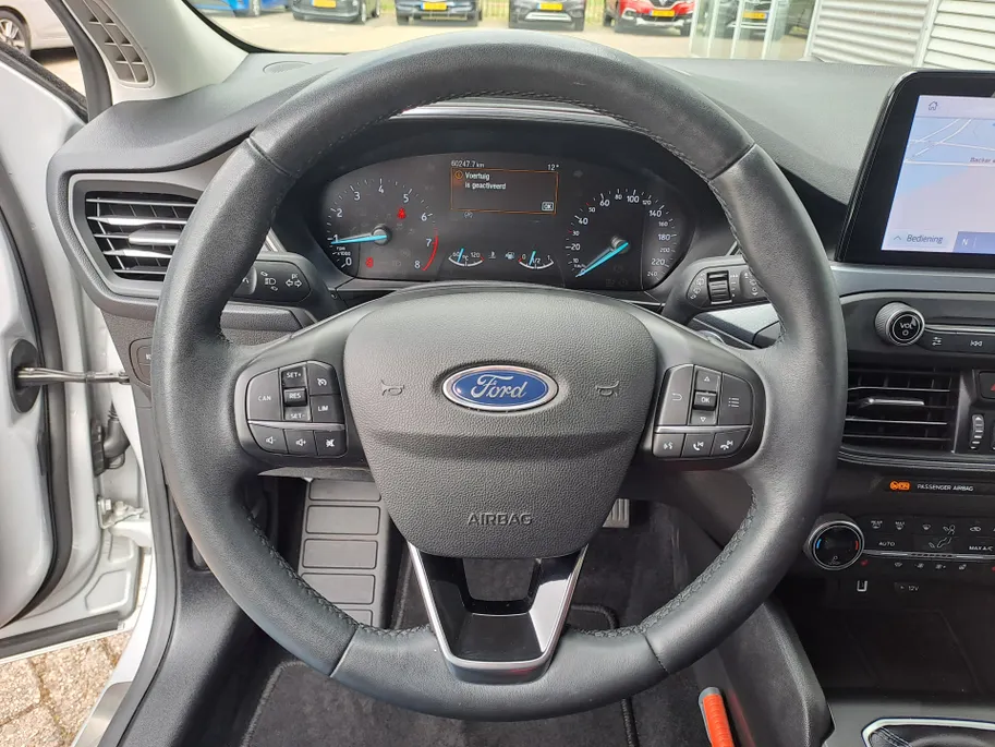 Ford Focus Wagon 1.0 EcoBoost Active Business | Navi | PDC | Cruise | Trekhaak | ECC | Stoel, Stuur, Voorruit verwarming