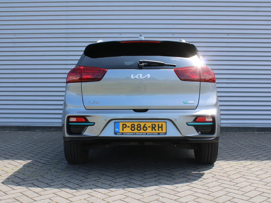 Kia e-Niro DynamicPlusLine 64 kWh | Schuif-/kantel dak | Cruise adapt.| Navi | 17' LM | Stuur-/stoelverwarming | Camera | Clima |