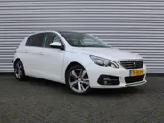 Peugeot 308 1.2 PureTech Allure | Panoramadak | 17” LM | Parkeersensor v+a | Navi | Cruise | Clima | Apple CarPlay/Android Auto |