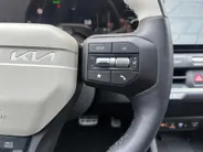 Kia K4 1.0 T-GDi MHEV GT-Line Launch Edition (pano) | Stoel & stuurverwarming | Wireless carplay/android auto | Fabrieksgarantie t/m 6-2036 +3x 1 jaar* | metallic lak | NAP