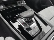 Audi Q5 Sportback 50 TFSI e 299pk S edition Competition · Panoramadak · 360 gr. Camera · Bang & Olufsen · Luchtvering · Apple/Android Car Play · Stoel+achterbank verwarmd · 20'' velgen · Garantie t/m 07-02-2028 of 100.000km