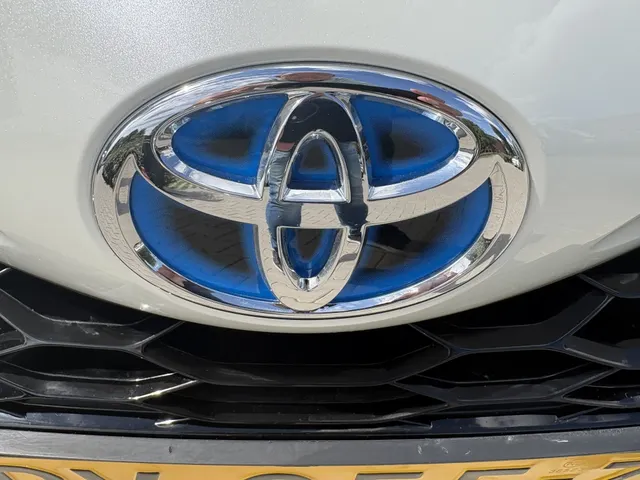 Toyota Yaris 1.5 Hybrid Bi-Tone | Navigatie | Trekhaak