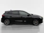 Ford Focus 1.0 EcoBoost Hybrid ST Line Style | Dealer onderhouden | NL auto | Winter pack | Cruise control | Parkeersensoren voor en achter | Achteruitrijcamera | Draadloos opladen mobiel | Apple carplay & Android auto | Keyless entry | Privacy glas | Bovag garantie