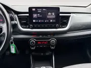 Kia Stonic 1.0 T-GDi MHEV DynamicLine | Achteruitrijcamera | Parkeersensoren achter | Apple/Android Carplay | Climate control | Cruise control | LMV