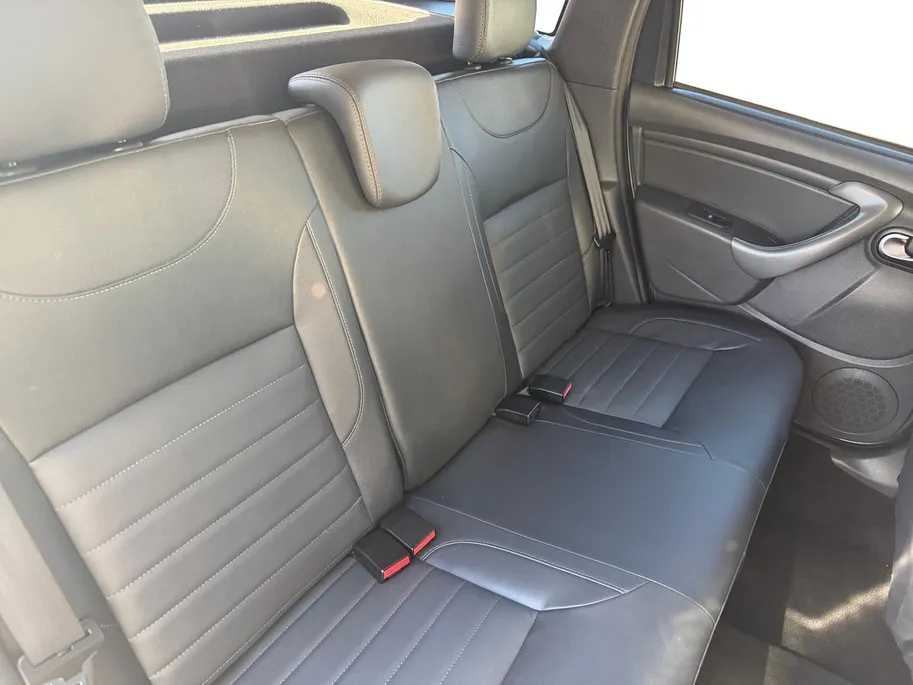 Dacia Duster 1.2 TCe Black Shadow | Trekhaak | Navigatie | Bluetooth | Cruise Control | Camera | Parkeersensoren | Onderhoudshistorie | 12 Maanden BOVAG Garantie