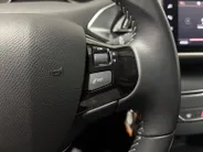 Peugeot 308 1.2 PureTech Allure APPLE CARPLAY ANDROID AUTO CAMERA PARKEERSENSOREN 5 DEURS LM VELGEN PAS 17000KM VOLLEDIGE DEALER ONDERHOUDEN ALLES AANTOONBAAR
