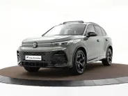 Volkswagen Tiguan 1.5 272pk DSG eHybrid R-Line Edition · Panoramadak · 360 Camera · Wegklapbare Trekhaak · Massage · Dodehoek Detectie · 19'' Inch · Garantie t/m 27-10-2029 of 100.000km