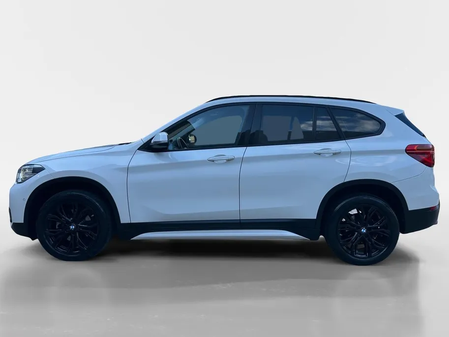 BMW X1 sDrive18i High Executive | Automaat | Head-Up Display | Automatische Achterklep | Panorama Dak | Stoelverwarming | Volledig Lederen Bekleding | Dealer Onderhouden | Camera | 12 Maanden BOVAG Garantie