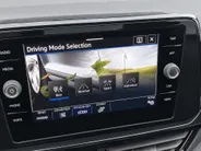 Volkswagen T-Roc 1.5TSI/150PK R-Line Black Style · Panoramadak · Apple/Android Car Play · BEATS audio · Camera