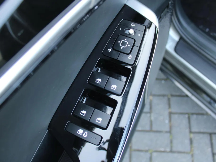 Kia EV6 Plus 77.4 kWh | Stuur-/stoelverwarming + ventilatie | Elektr. stoelverstelling + achterklep | Warmtepomp | 19" LM | Camera | LED |