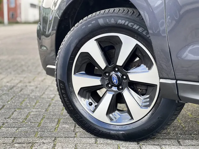 Subaru Forester 2.0 Premium Automaat | Trekhaak | All Season Banden | Elek. Schuif/Kantel Dak |17' LM Velgen | Navigatie
