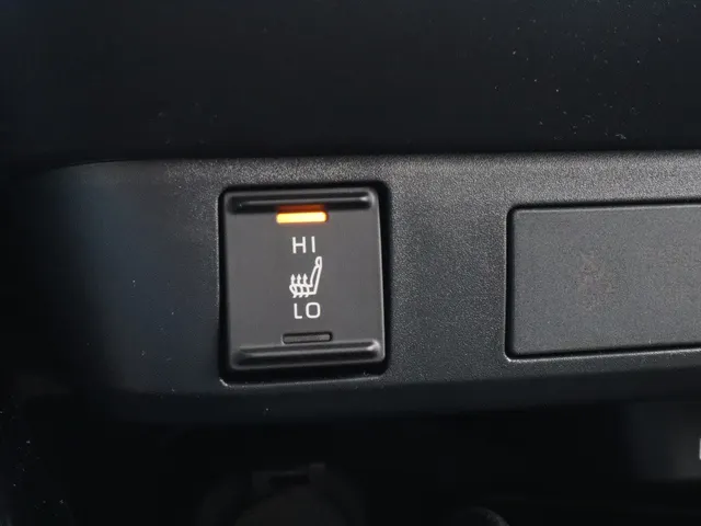 Toyota Yaris 1.5 Hybrid 115 Dynamic | V+A Parkeersensoren | Stoel & Stuur Ver