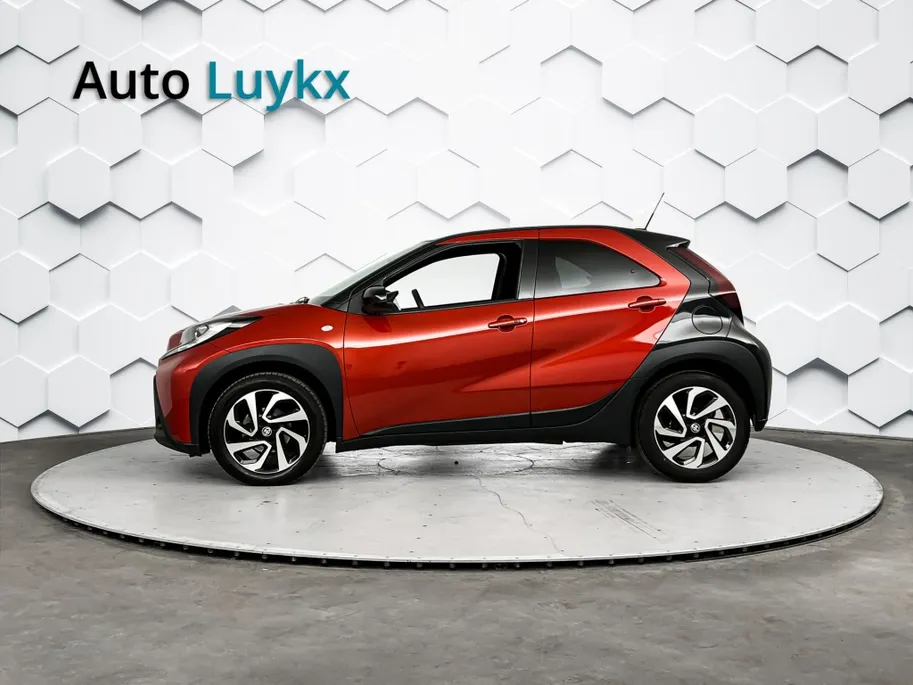 Toyota Aygo X 1.0 VVT-i S-CVT Pulse Plus Automaat | Keyless Entry | Parkeersensoren voor + achter | 17'' L.M. Velgen