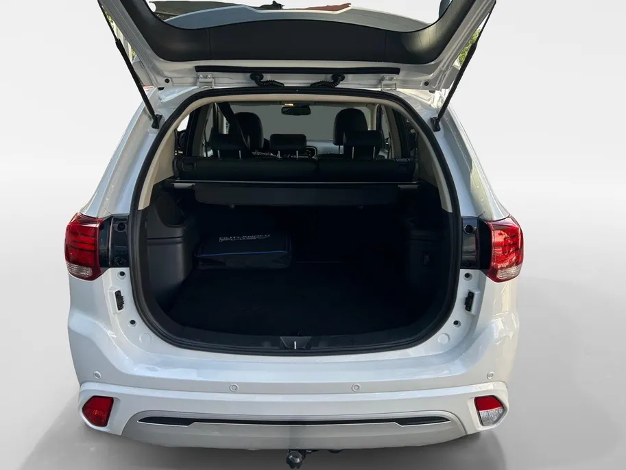 Mitsubishi Outlander 2.4 PHEV Pure+ | Automaat | Keyless start | Keyless entry | Stoel Verwarming | Trekhaak | Cruise control |