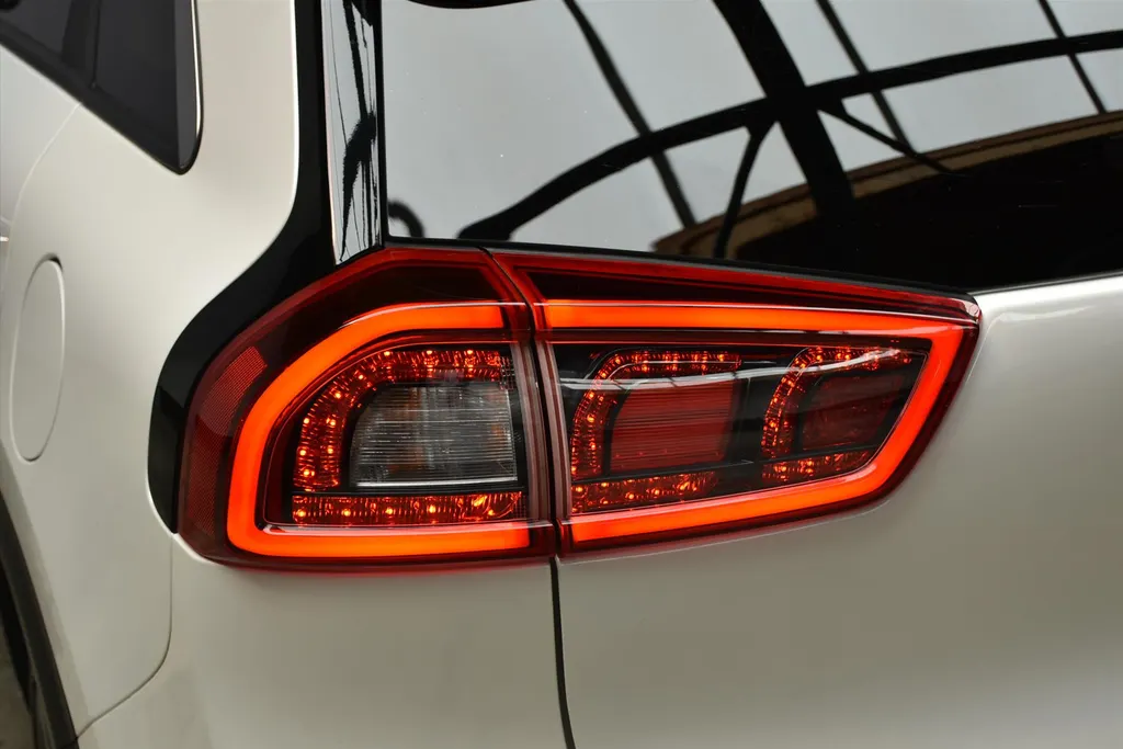 Kia Niro 1.6 GDi Hybrid Design Edition |Schuifdak |Dealeronderhouden