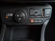 Jeep Renegade 1.5T e-Hybrid S 190PK AUTOMAAT | Black line| Lichtmetalen velgen| Parkeer sensoren V/A| Navigatie| Camera| Climate Control| 4WD drive| Leer| elec. stoel| Reservewiel|