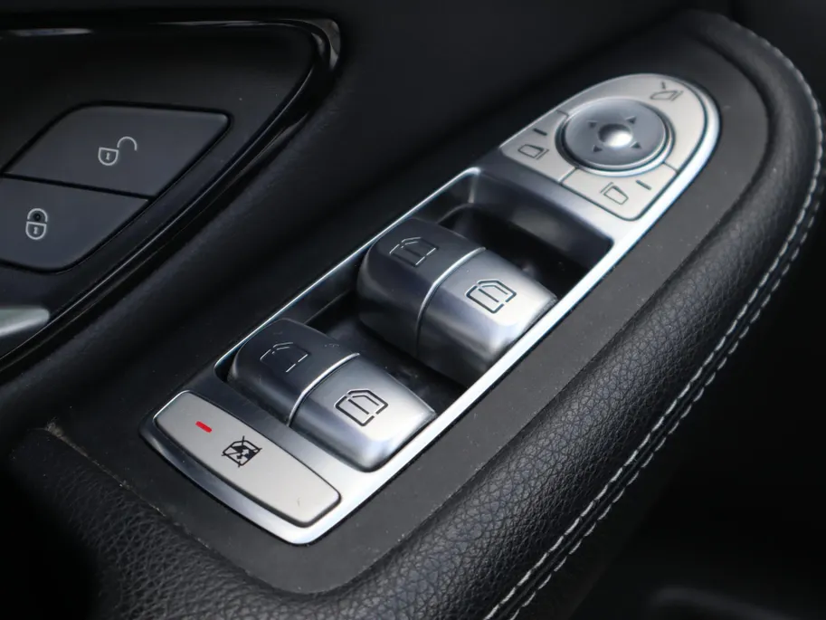 Mercedes-Benz GLC Coupé 300e 4MATIC Business Solution AMG l Panoramadak l Stoelverwarming l Achteruitrij camera