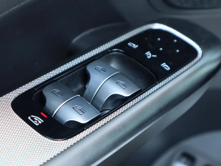 Mercedes-Benz GLC 300e 4MATIC Business Solution l Stoelverwarming l Achteruitrij camera l Leder