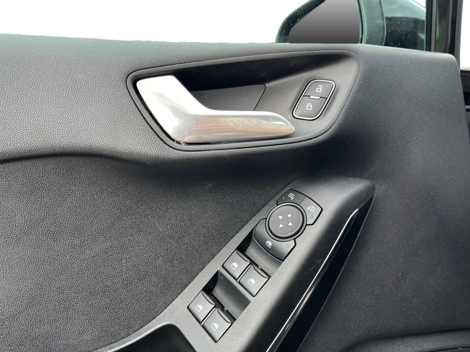 Ford Fiesta 1.0 EcoBoost Hybrid Titanium |Winterpack| Cruise control adaptief| Achteruitrijcamera| 12 maanden Bovag garantie|