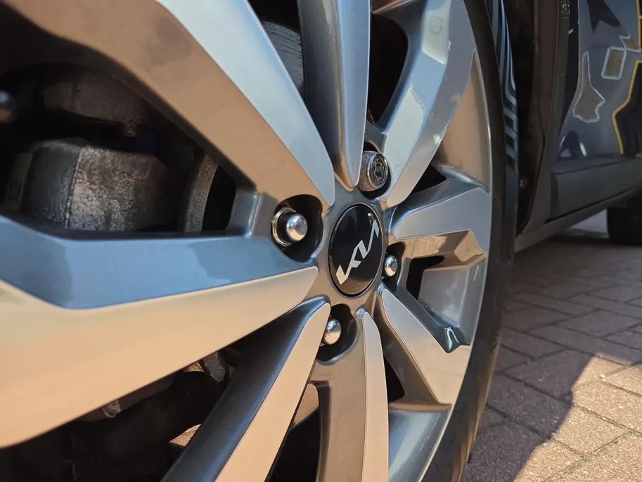 Kia Stonic 1.0 T-GDi MHEV DynamicLine | Cruise Control Adaptief | Achteruitrijcamera | Apple Carplay& Android Auto | LM Velgen | rijstrooksensor met correctie | Fabrieksgarantie t/m 15-02-2031 | Alseason Banden |
