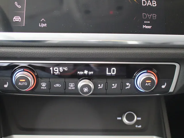 Audi Q3 35 TFSI Business Edition Android auto /  Apple Carplay | Climate Control | Cruise Control | Stoelverwarming