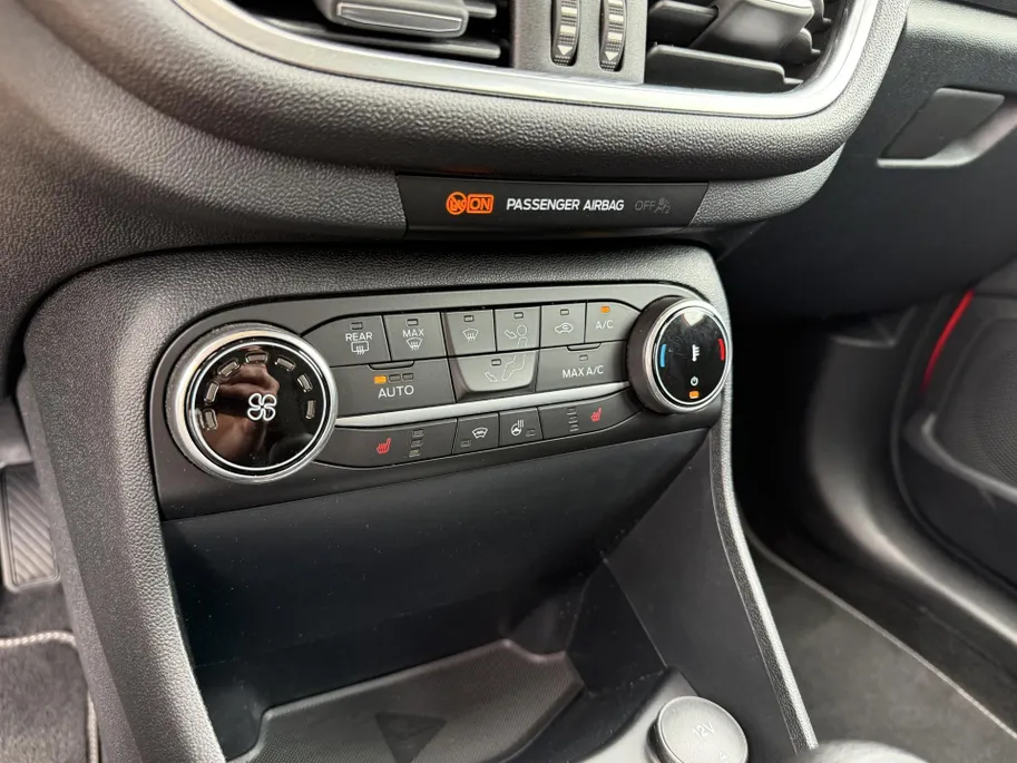 Ford Fiesta 1.0 EcoBoost Titanium 100PK | Winter Pack | Keyless Entry | Apple Carplay & Android Auto | Parkeersensoren voor & achter