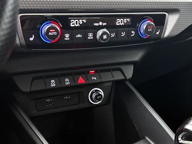 Audi A1 Sportback 30 TFSI S Line edition one | NAVI | STOELVERWARMING | CLIMAT CONTROL | PARKEER SENSOREN V+A